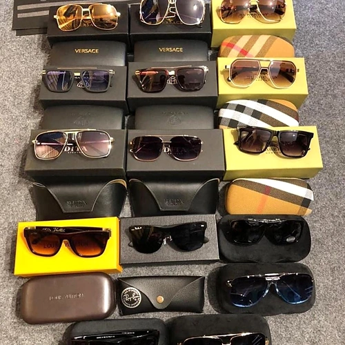 Accessories Pallets – Wallets, Belts, Hats, Sunglasses | 300 Pieces | $1,000 view 2