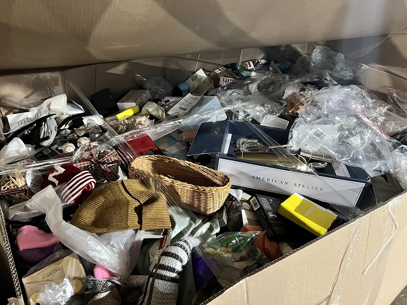 Accessories Pallets – Wallets, Belts, Hats, Sunglasses | 300 Pieces | $1,000 view 4