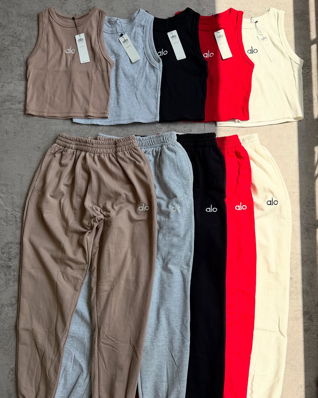 Alo Yoga Clothing Pallet – Wholesale Premium Activewear for Sale | 250 Units of Authentic Alo Yoga for $700 view 3
