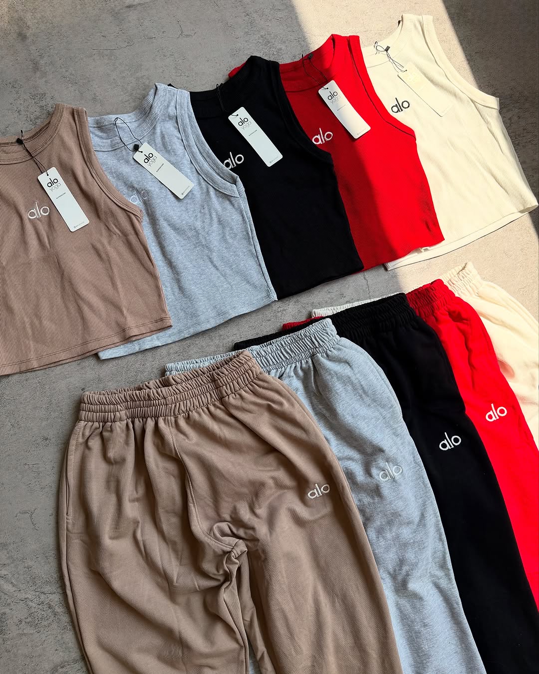 Alo Yoga Clothing Pallet – Wholesale Premium Activewear for Sale | 250 Units of Authentic Alo Yoga for $700 view 4