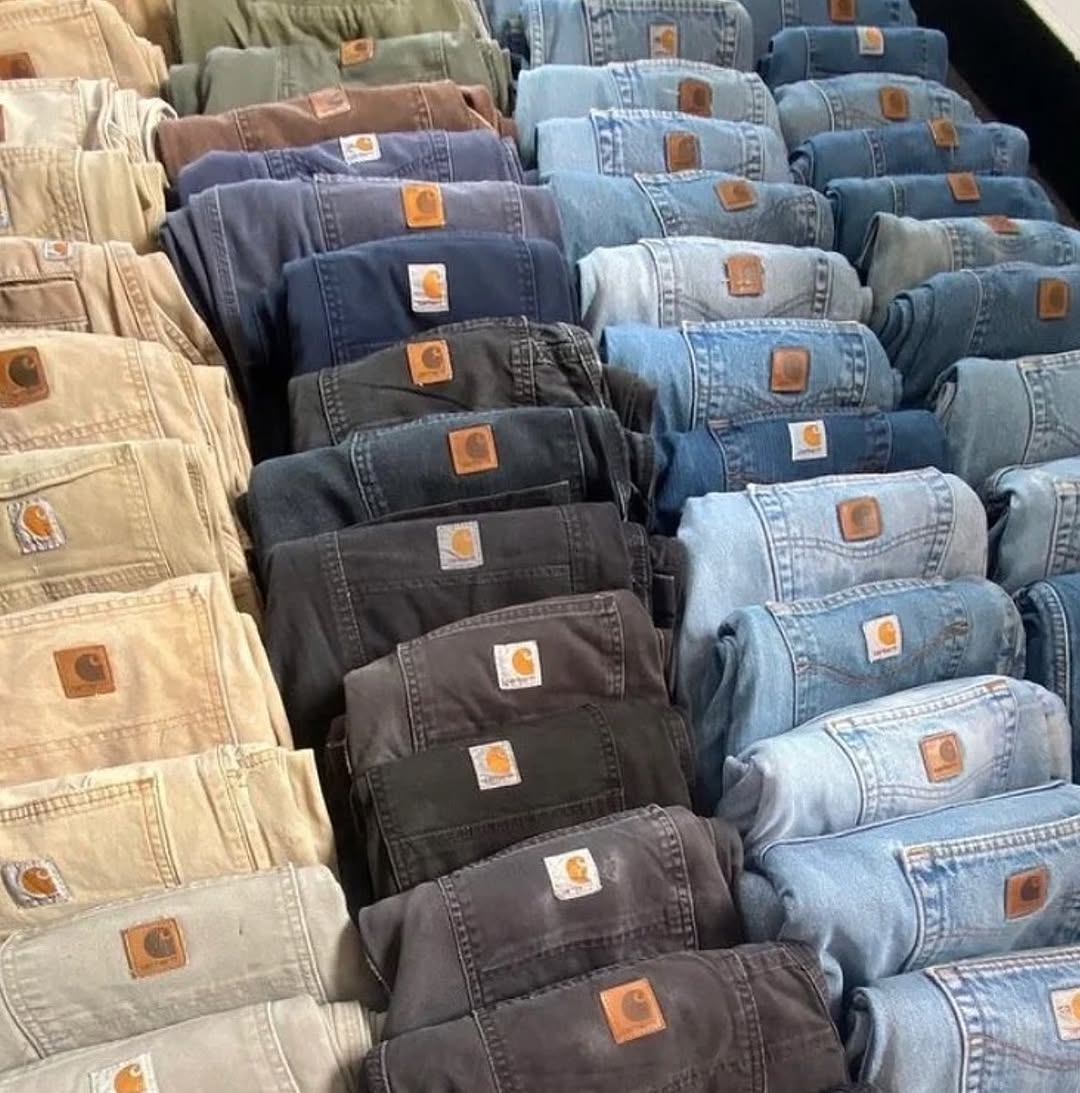 Carhartt Clothing Pallet – Wholesale Vintage & Retro Workwear for Sale | 650+ Handpicked Pieces for $1,100 view 4