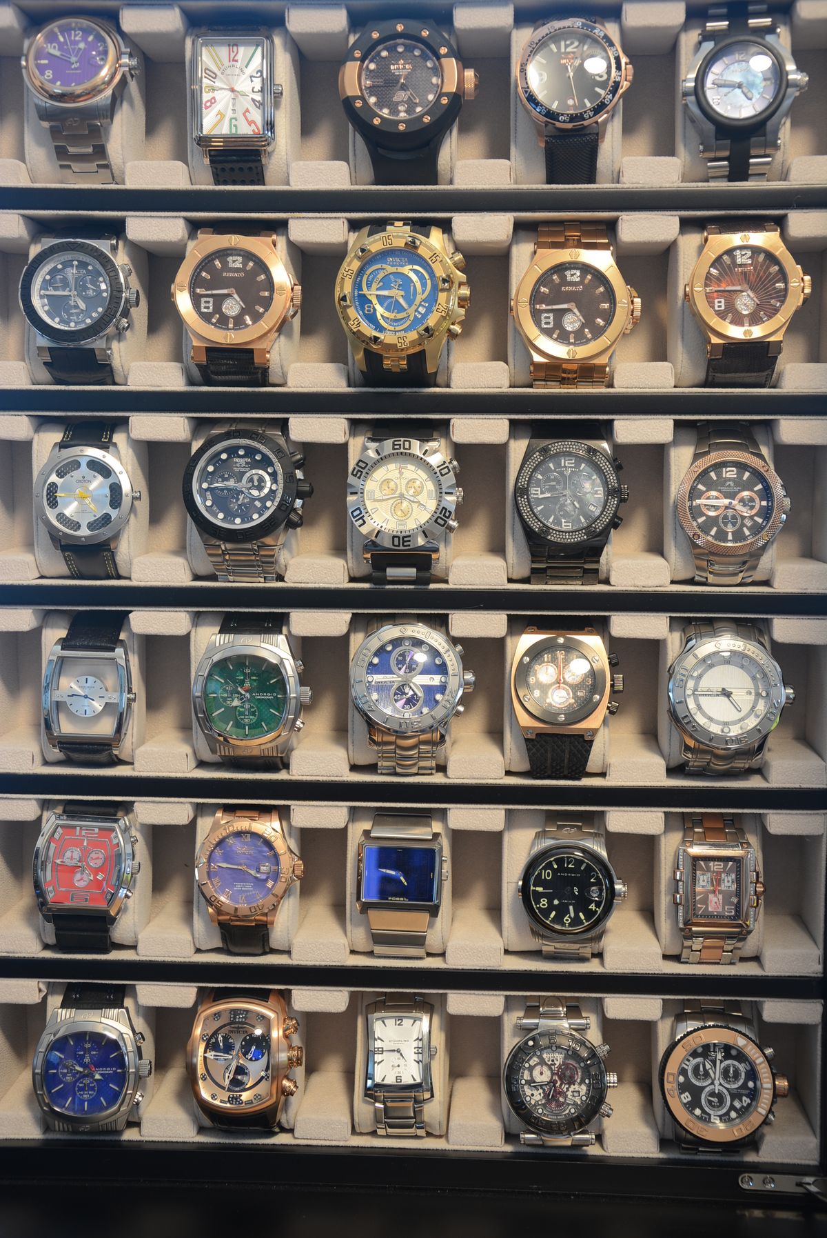 Casual Watch Pallets – Luxury & Fashion Watches | 10 Pieces | $450 view 4