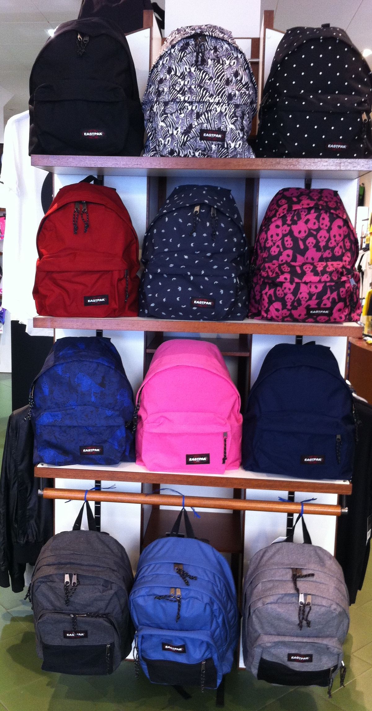 Fashionable High School Bags Pallets – Trendy Backpacks for Teens | 200 Pieces | $500 view 3