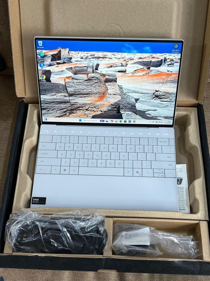 HP & Dell Laptop Pallets view 2