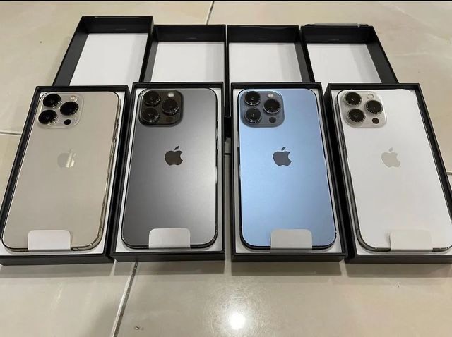 iPhone 13 Pro Max Pallet view 3