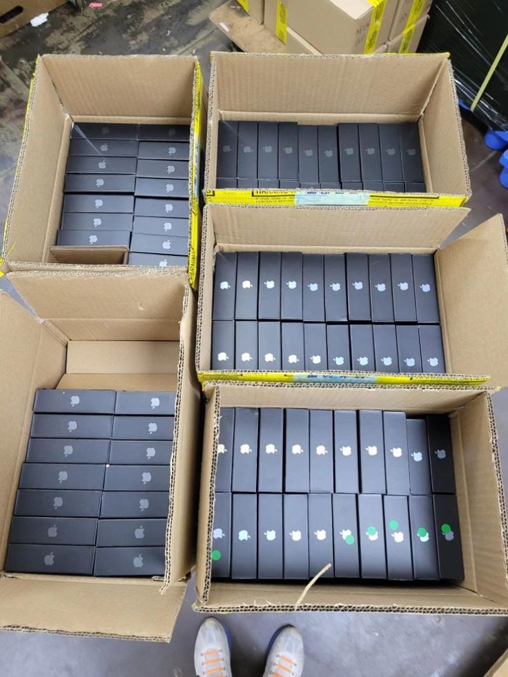 iPhone 13 Pro Max Pallet view 4