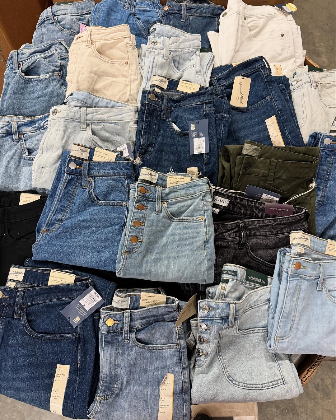 Jeans Pallet – Wholesale Branded Denim Jeans for Sale | 300 Pieces of Levi's, Wrangler, Calvin Klein & More for $700 view 3