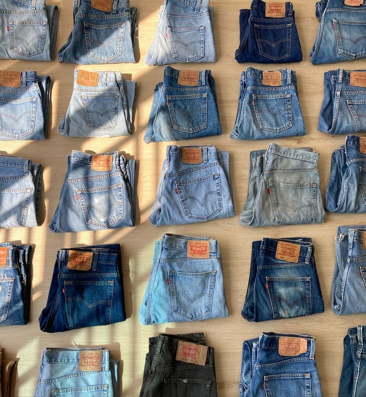 Levi's Wholesale Pallet – Bulk Denim Jeans for Sale | 200 Brand New Pairs of Levi's 501, 511, 505 & More for $850 view 3