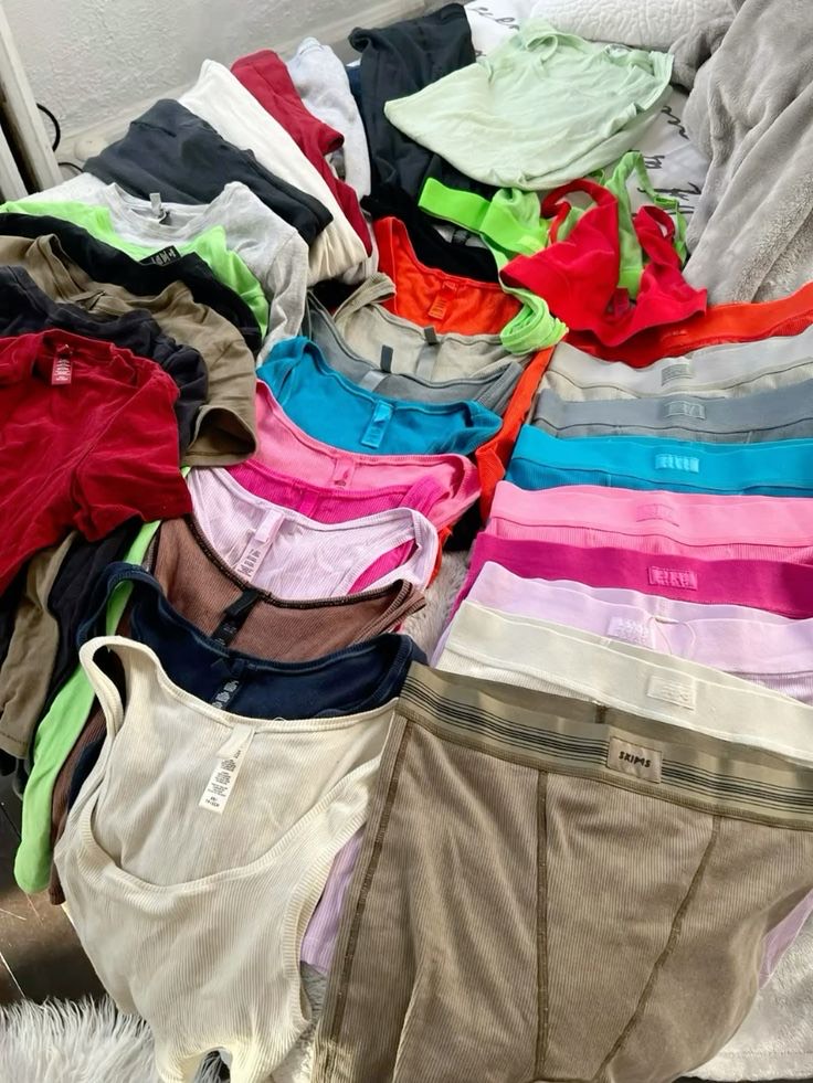 Lulus Women's Apparel Pallet view 3