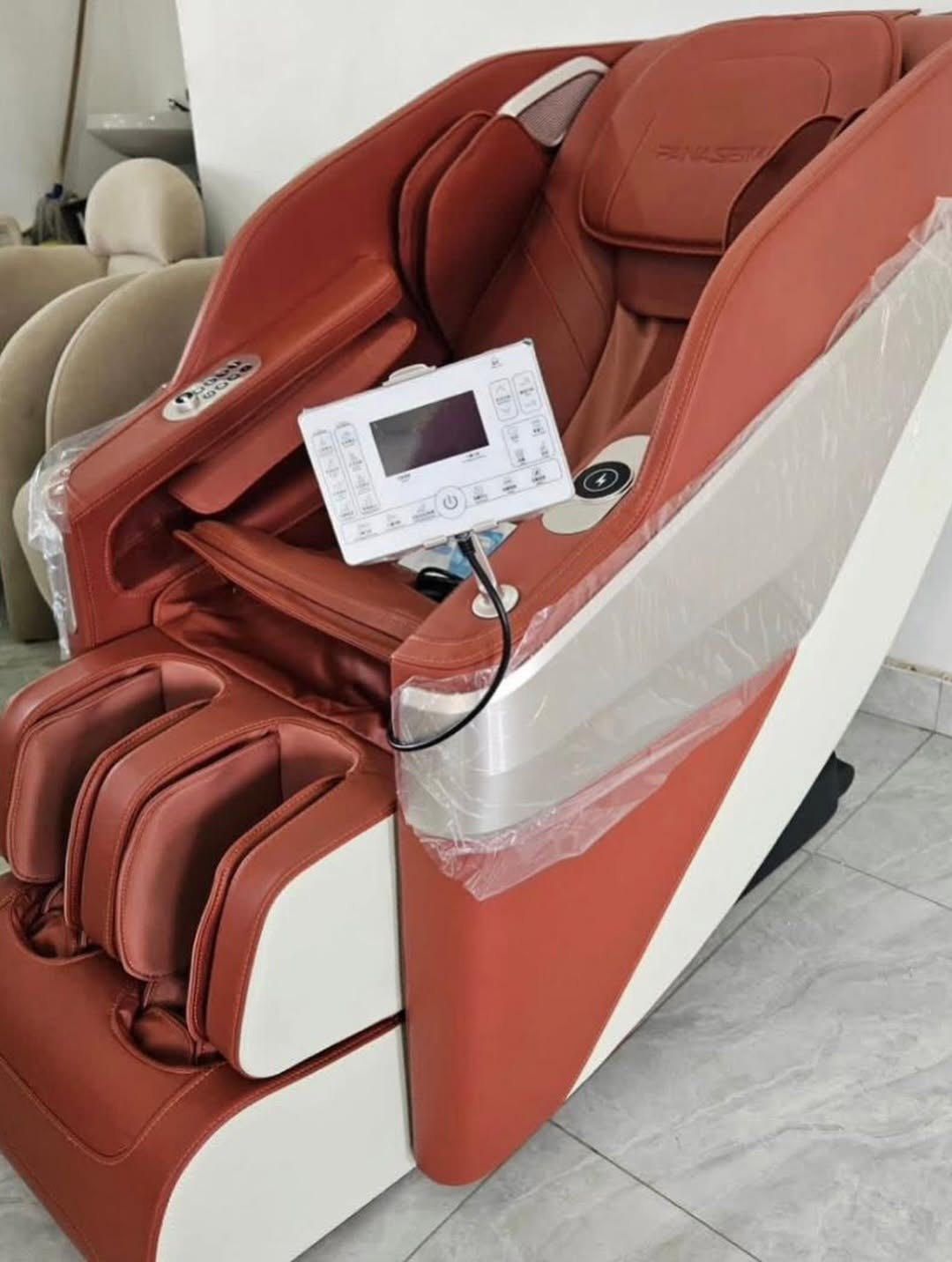 Massage Chair – Full Body Reclining Heated Zero Gravity | $590 Each | Truckload of 100 for $30,000 view 2