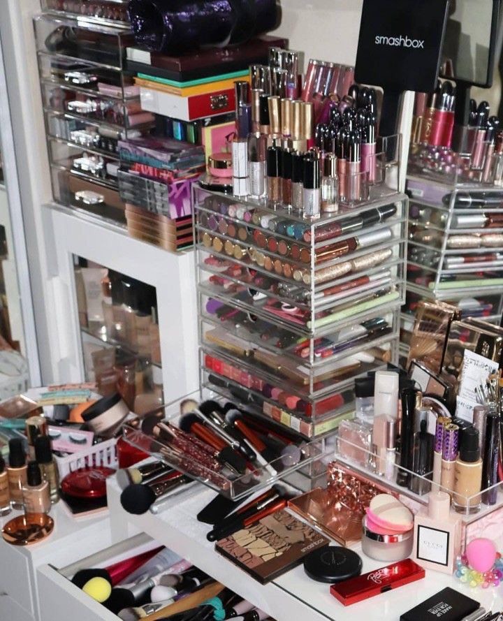 Mixed Cosmetic Pallets view 3