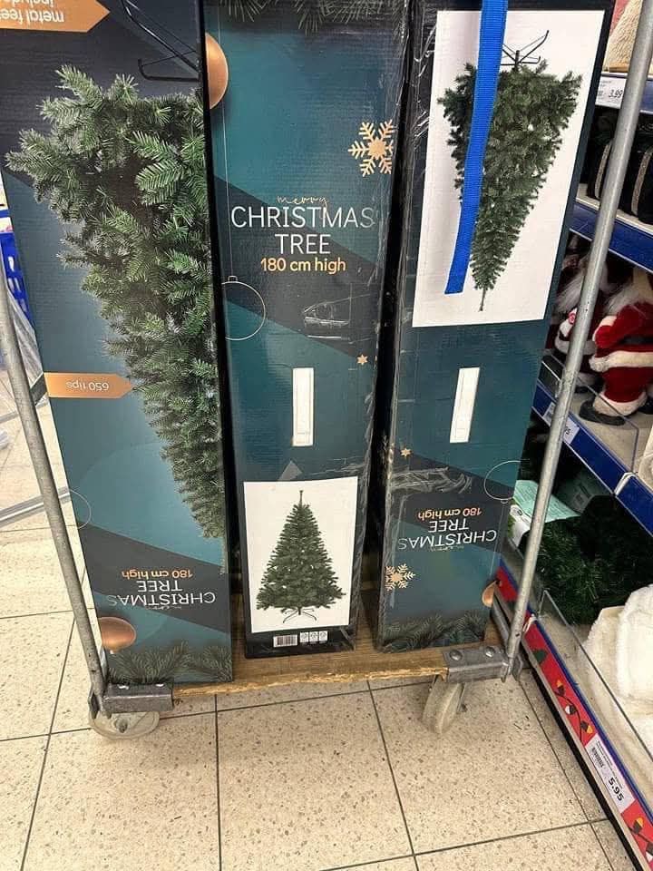 Pallet Christmas Tree view 2