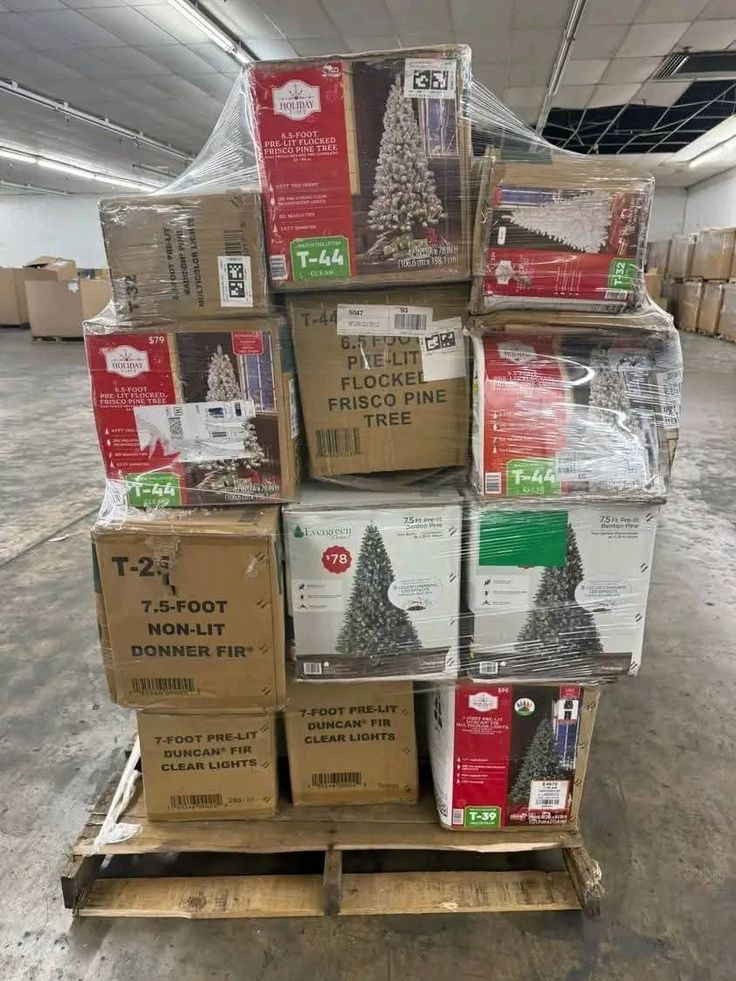 Pallet Christmas Tree view 3