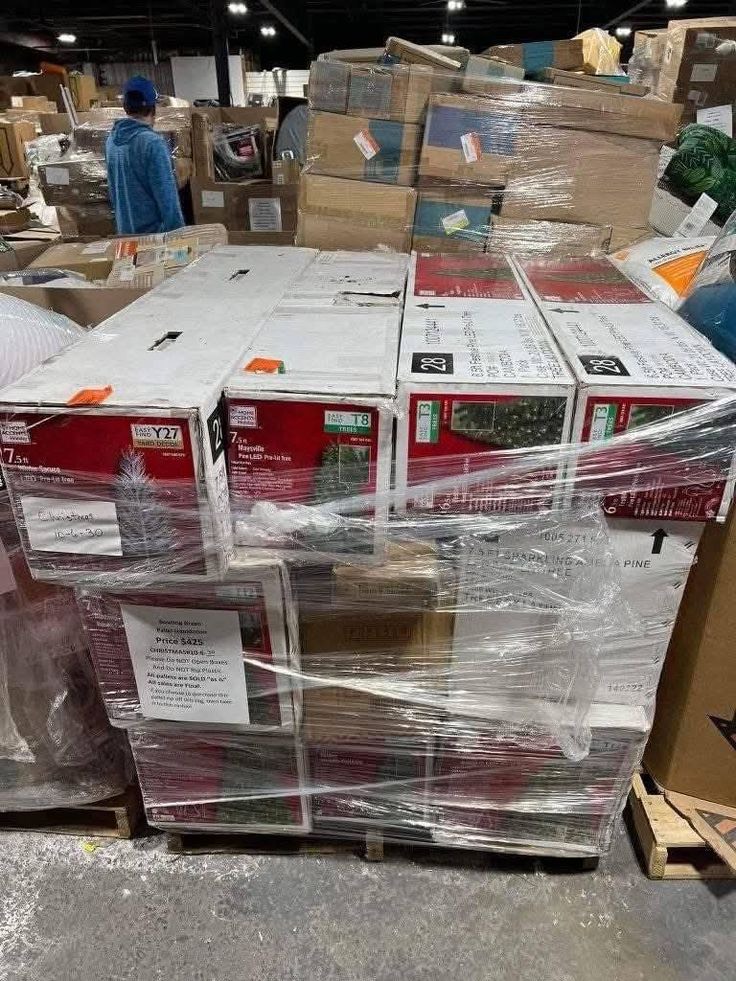 Pallet Christmas Tree view 4