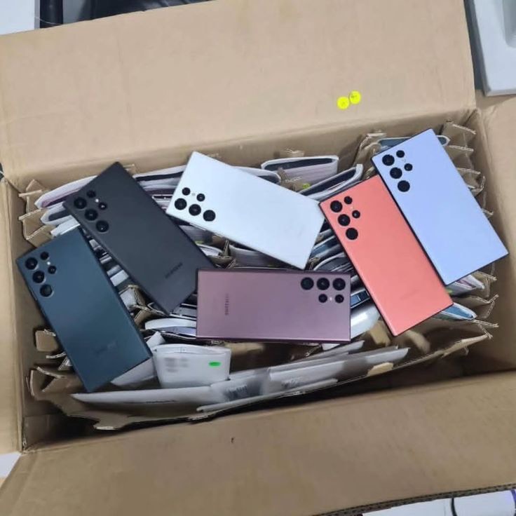 Samsung Galaxy S22 Ultra Pallet – 20 Units | $6,500 | 108MP Camera | S Pen Included view 3