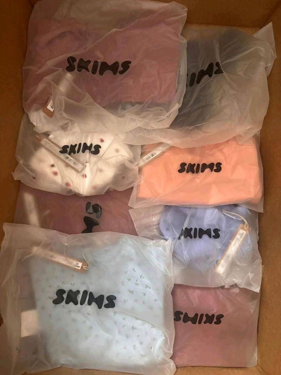 Skims Pallet – Wholesale Authentic Skims Shapewear & Apparel for Sale | 300 Units for $900 view 4