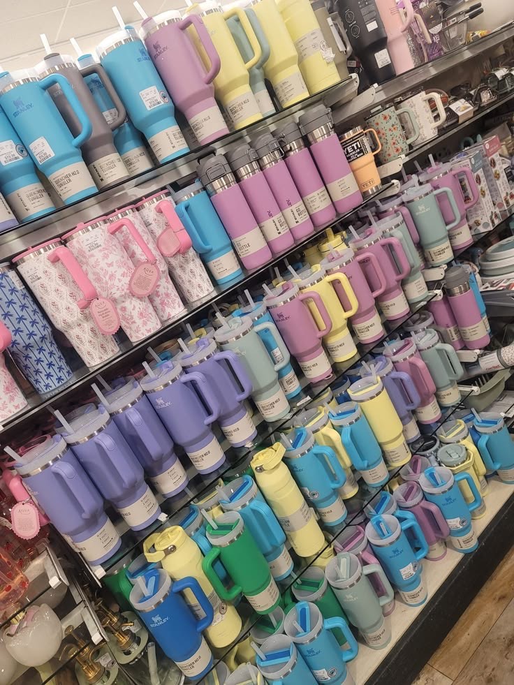 Stanley Starbucks Cup Pallets view 4