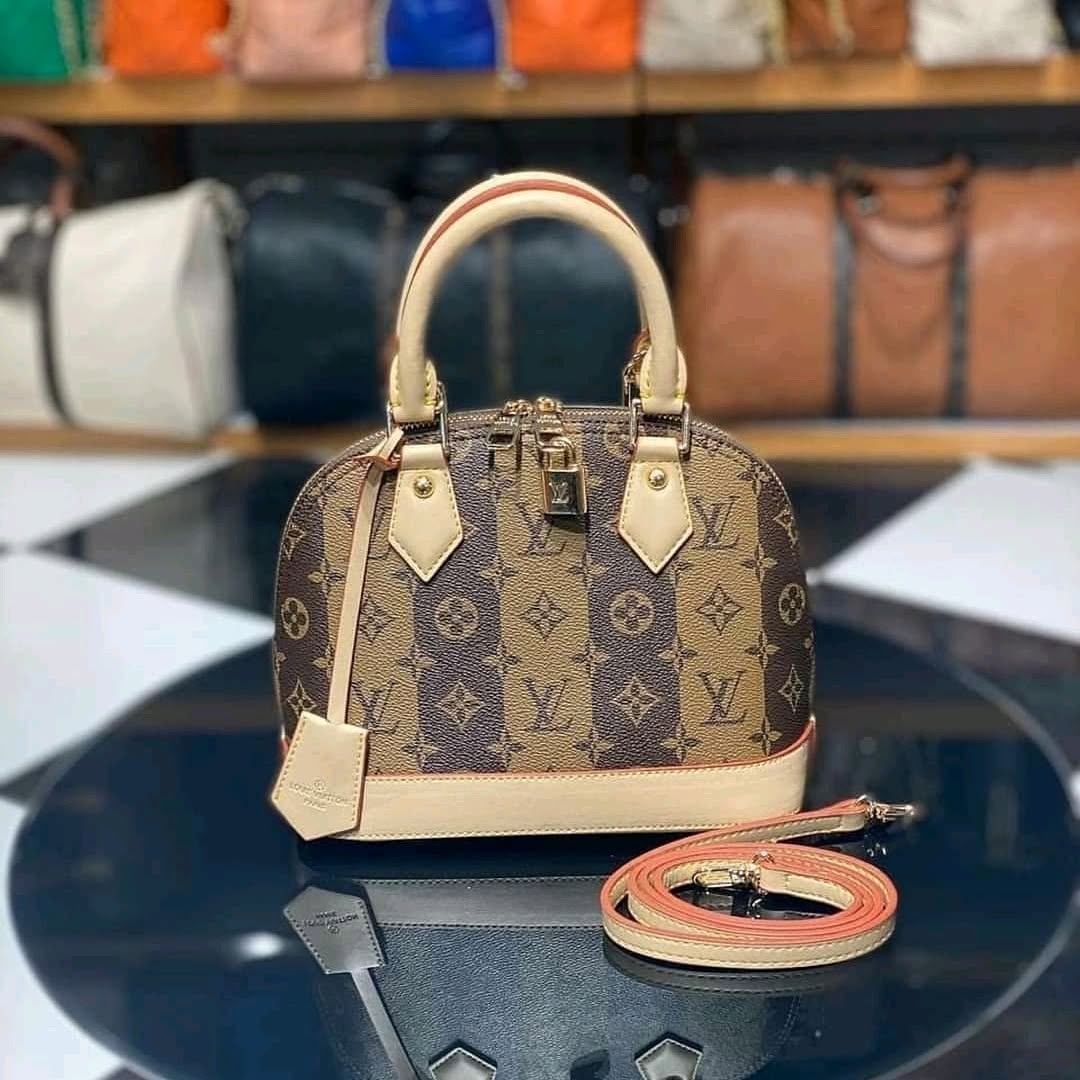 Women's Bags Pallets – Designer Handbags & Purses | 60 Pieces | $700 view 3
