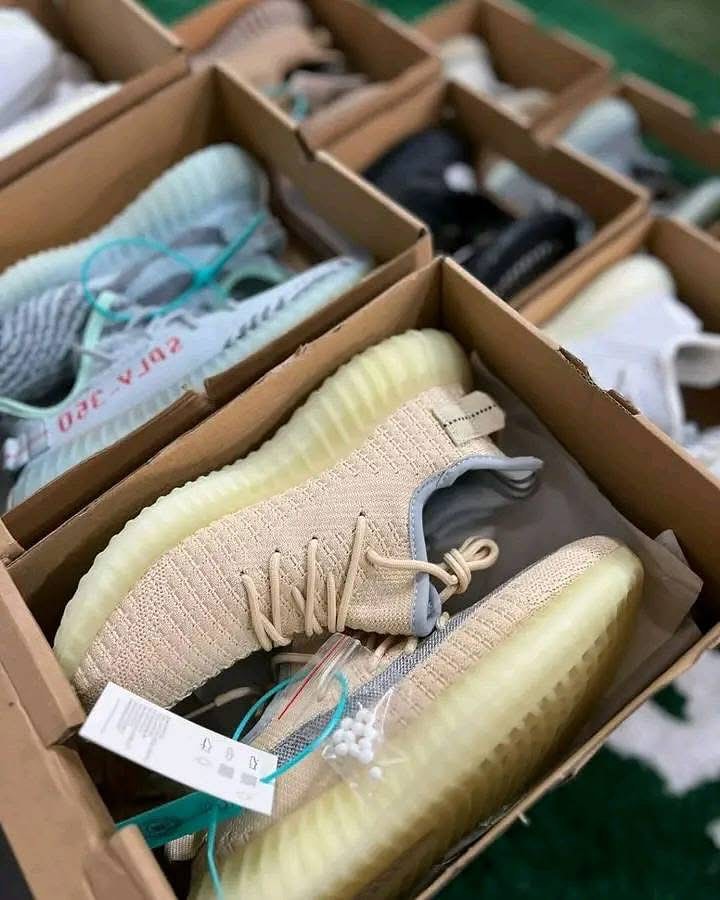 Yeezy Pallet – Wholesale Authentic Yeezy Sneakers for Sale | 80 Pairs for $1,200 view 2
